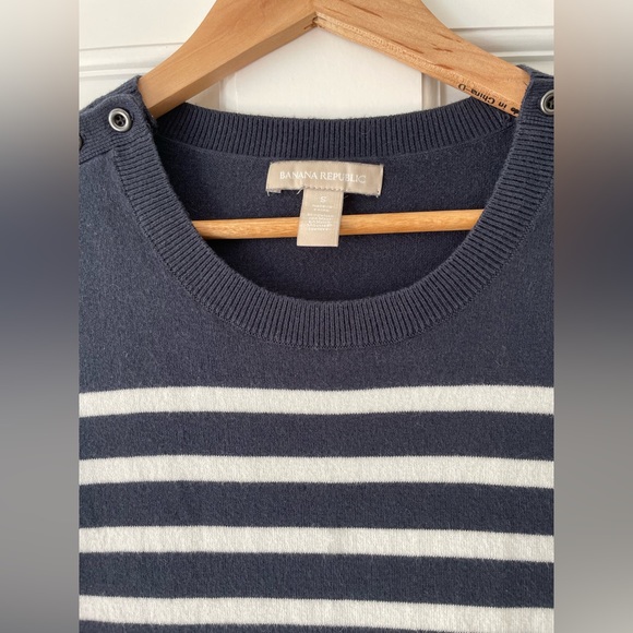 Banana Republic Sweater - Picture 2 of 3